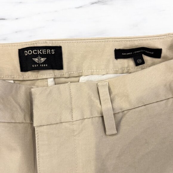 Dockers NWT Women's Mid-Rise Slim Collins Trouser Pants W/Sculpt Size 25 Beige - Picture 4 of 11